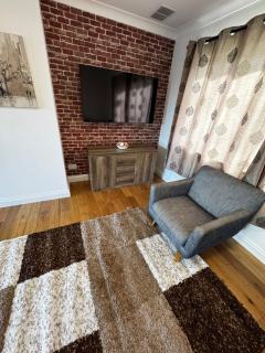Spacious 3BR Home in Maidstone Sleeps 8 - 3