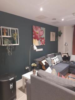 #140 Cosy Flat near Gas Street Basin & The Cube- Sleeps 6 - Perfect for Contractors and Families - 9