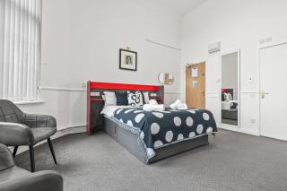 Cosy work-ready near city centre stay with Parking and Netflix - 6