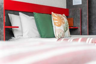 Cosy work-ready near city centre stay with Parking and Netflix - 4