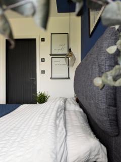 Up Shed - Modern Countryside King-size Ensuite With Own Access - 4