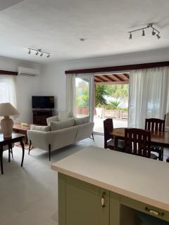 Beach House With Direct Access to Private Beach Near Bodrum - 4