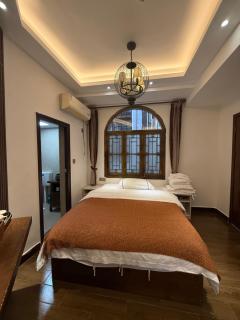 凤凰栖迟一家人江景民宿 - 8