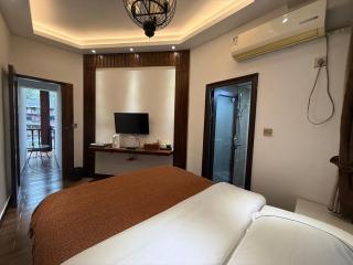 凤凰栖迟一家人江景民宿 - 7