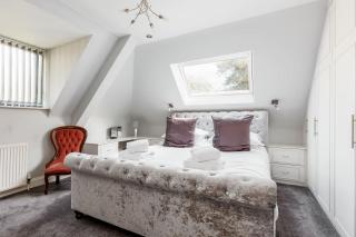 The Gables Penthouse - 15-Minute Walk to Branksome Chine Beach - 5