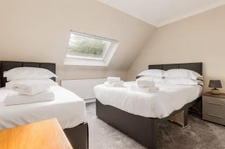 The Gables Penthouse - 15-Minute Walk to Branksome Chine Beach - 2