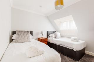 The Gables Penthouse - 15-Minute Walk to Branksome Chine Beach - 1