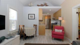 Cottage On Cambridge - 1