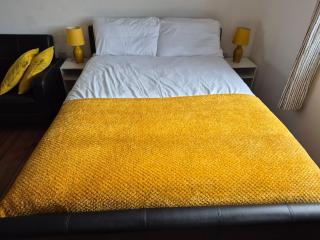 private room with a shared bathroom - 4