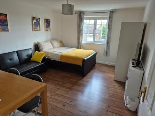 private room with a shared bathroom - 9