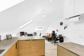 Cozy refurbished apartment with parking close to beach - 4