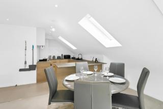 Cozy refurbished apartment with parking close to beach - 2