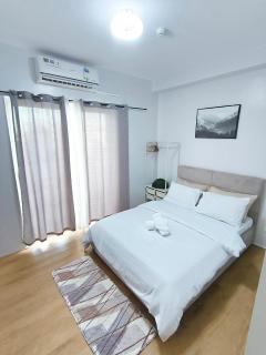 Studio unit with balcony Near roxas night market - 2