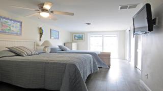 Escape To Yacht - Upstairs Apartment - 1