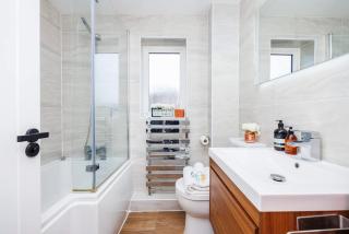 3 Bed House , Bootle , Discounts , Long Stays , Contractors , Families , Relocation Stays - 3