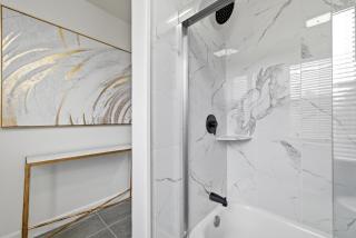 Dormont, Pittsburgh !D Stylish and Unique Private Bedroom with Shared Bathroom - 4