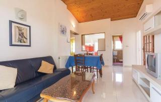 Andrea, a terrace by the sea - 2