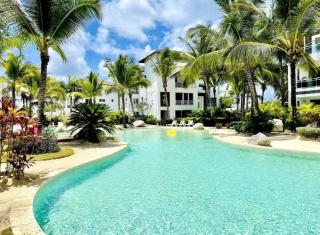 White haven surrounded by tropical gardens, pools - 6