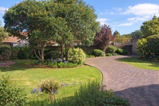 Comfy Convenient Home, Sandton, WiFi, Gautrain Bus Route, Near Hospitals, N1 M1 N3 easy access - 0