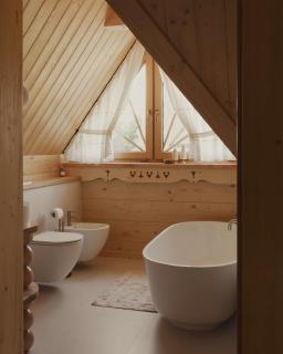 Lovelia - Luxury Mountain Chalet with Hot Tub - 1