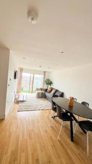 Cozy Streatham Retreat with FREE parking - 9