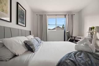 Spacious 4BR Retreat near Bow River & Banff Access - 4