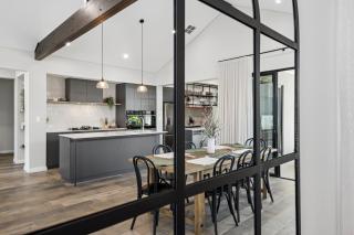 Coastal Luxe in Madora Bay - Walk to Beach - 2