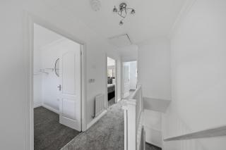Versatile 3BR - 10 Min Drive to Ashford Station - 4
