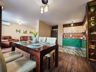 Quiet 2BD Apartment near Sea Garden & Beach by ApartMAX - 4