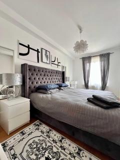 Family Cosy Apartment for up to 9 guests near Brussels Midi Station - 1