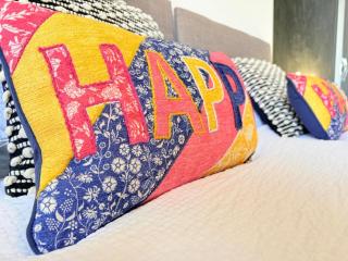 Stylish Studio flat 7,ensuite,Kitchenette, Parking,Wifi,Smart TV,Contractors,NHS,Families welcome - 8