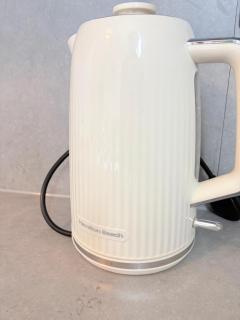 Stylish Studio flat 7,ensuite,Kitchenette, Parking,Wifi,Smart TV,Contractors,NHS,Families welcome - 4