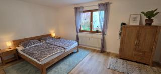 Gemütliches Ferienhaus in Schnaid mit zwei separaten und geräumigen Wohnungen - ausgestattet mit je einer großen Küche, zwei Schlafzimmern und einem Badezimmer - 2