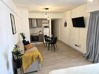 Modern Central location Studio with Rooftop Pool - 1