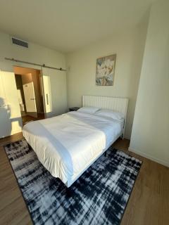 Luxe Apartment with Harbor views - 8