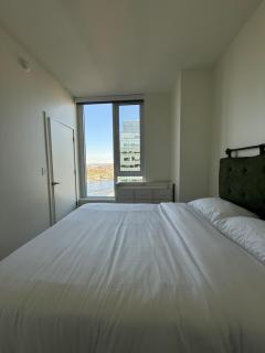 Luxe Apartment with Harbor views - 5