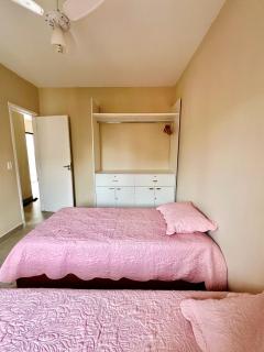 Apartamento a poucos metros do Mar na Praia na Enseada - 2