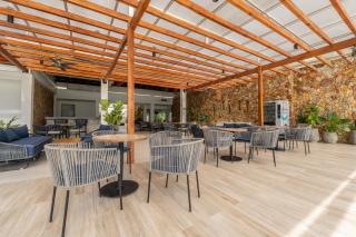 Resort with Crystal Clear Lagoon Beach Type, 1 level - 3