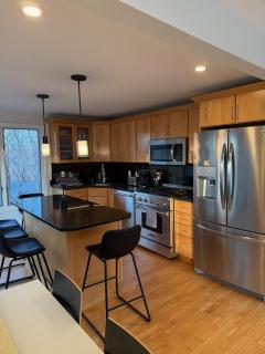 Hilltop East End Retreat with Studio-Office - 2