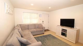 Broadway Beach Retreat Unit 4 - 2