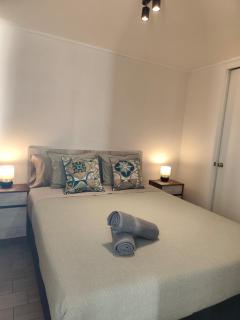 Moderno, acogedor departamento con estacionamiento - 0