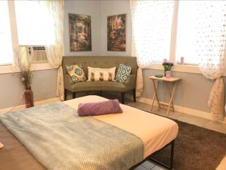 -No1- Sunny Room in a House - 6 min to Babson College & 4 min to I-95-I90-Route 9 at Needham Boston - 9