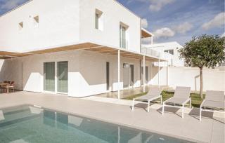 Gorgeous Home In Marina Di Ragusa - 1
