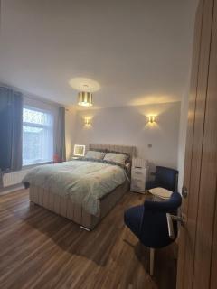 Designer Luxury 3BR Home Spacious & Serene - 7