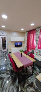 Stylish Rose Garden Apartment with Balcony & Parking - 6