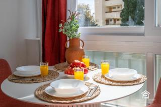 Marbella Beachside 1BR - Pool & Walk to Town - 1