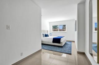 Comfortable Large Suite w Pool at Lake Worth - 1