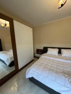 Quiet Comfy Stay - 1