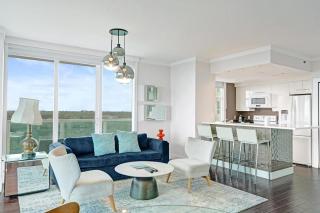 Bright Spacious 2BR Miami Retreat Balcony View - 1
