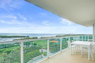 Bright Spacious 2BR Miami Retreat Balcony View - 9